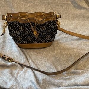 Elegant Black and Gold Women's Bag